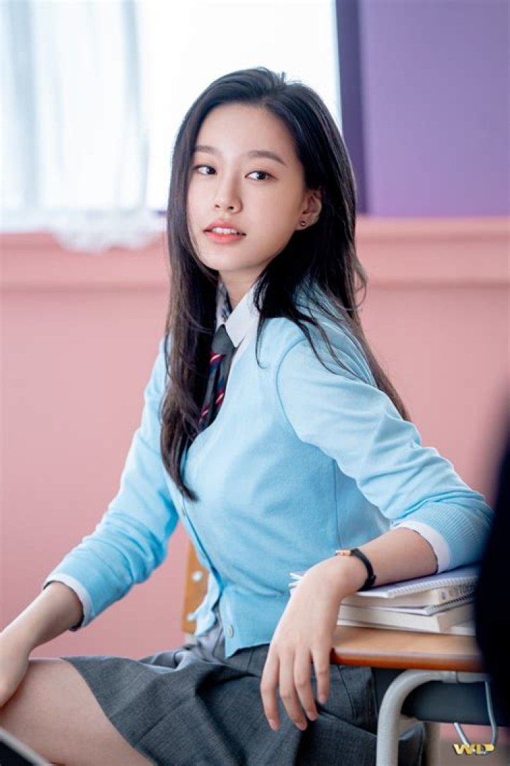 Park Yoo-Na: The Rising Star of Korean Entertainment