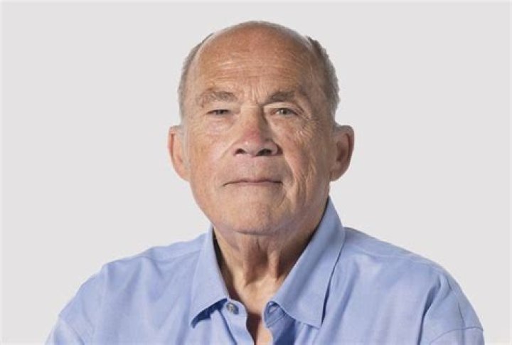 Exploring the Influence of Pat Reusse on Twitter