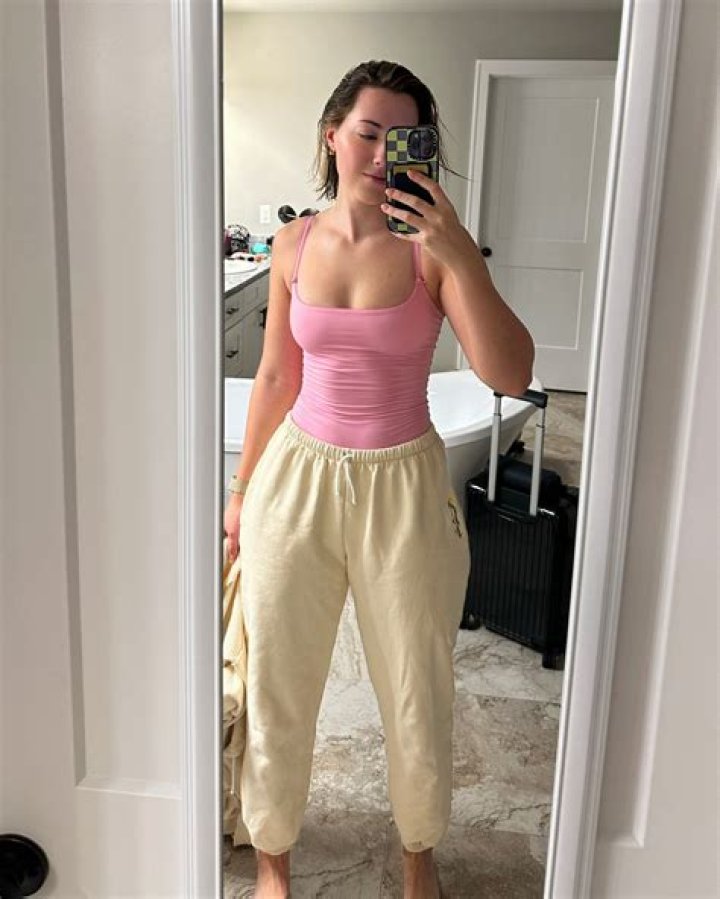 Pineapplebrat Fanfix Leakes: Unveiling the Buzz Behind the Hype