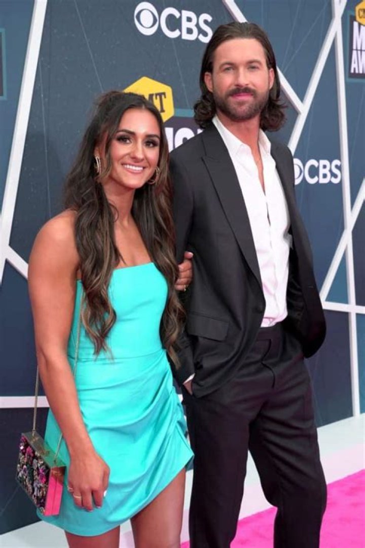 Unveiling the Love Life of Riley Green: Who is His Girlfriend?