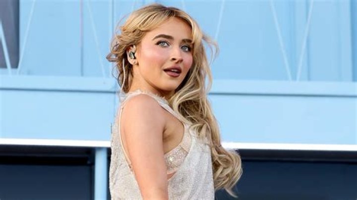 Discovering Sabrina Carpenter's Height: The Facts You Need to Know