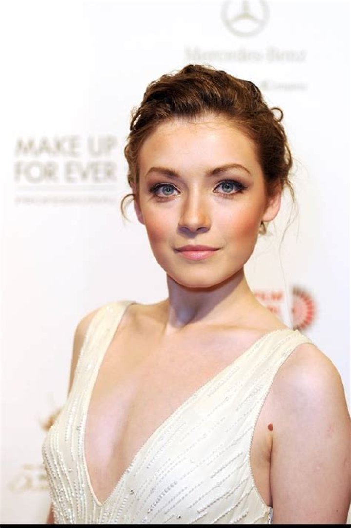 The Ultimate Guide to Sarah Bolger's Height: Measurements and Comparisons