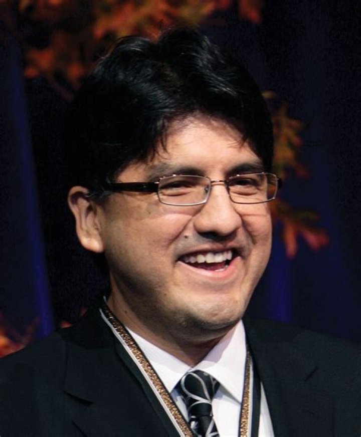 Sherman Alexie: A Comprehensive Look at the Life and Works of the Renowned Author