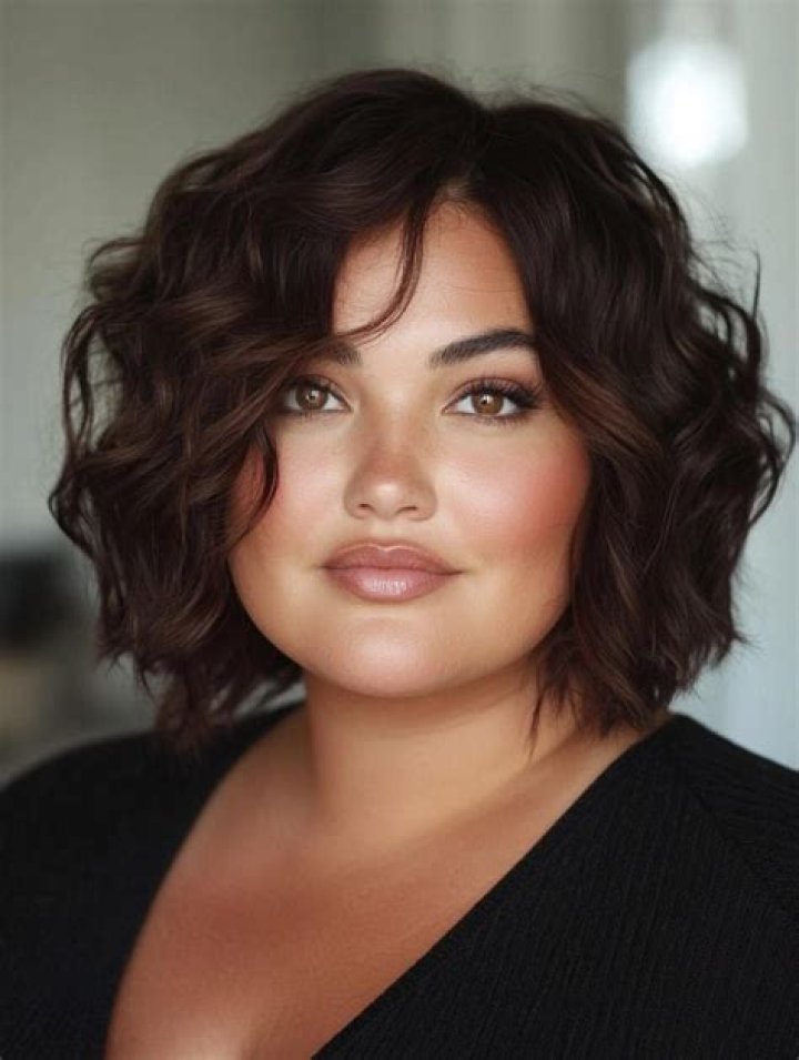 Shoulder Length Hairstyles for Fat Faces: Flattering Cuts to Enhance Your Look