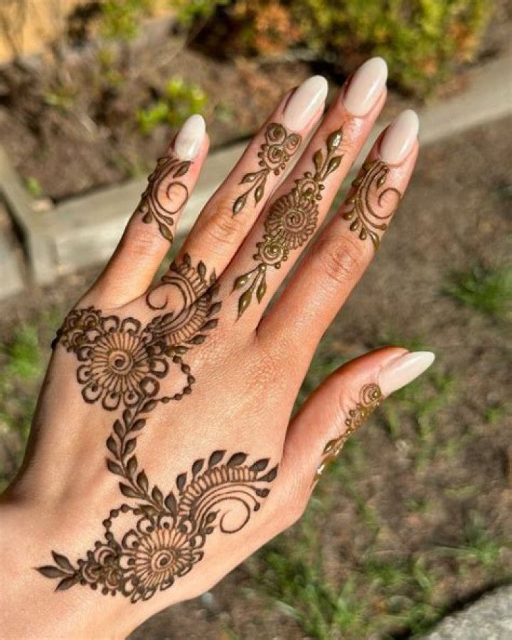 Stunning Rose Henna Designs: A Beautiful Blend of Tradition and Artistry