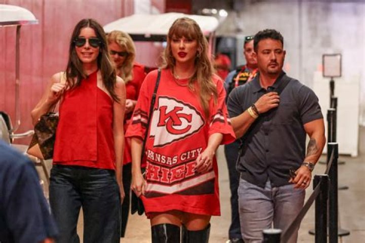 Taylor Swift at Chiefs Game: A Touchdown of Style and Celebrity