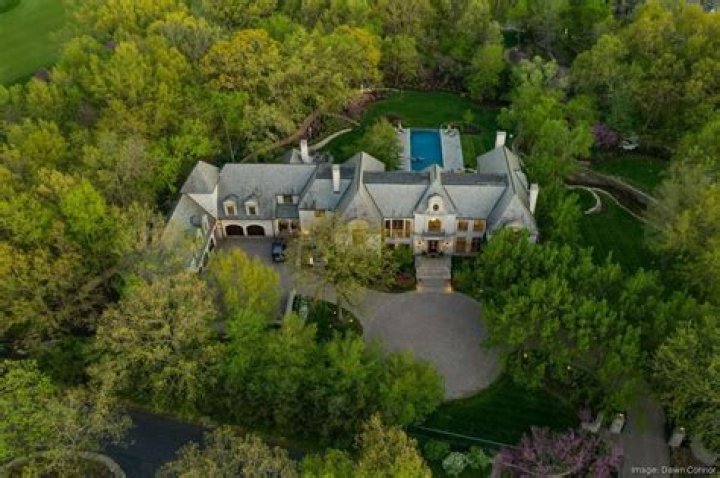 Exploring Travis Kelce's House: A Glimpse into the Life of an NFL Star