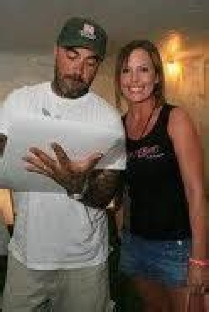 Exploring the Lives of Vanessa Lewis and Aaron Lewis