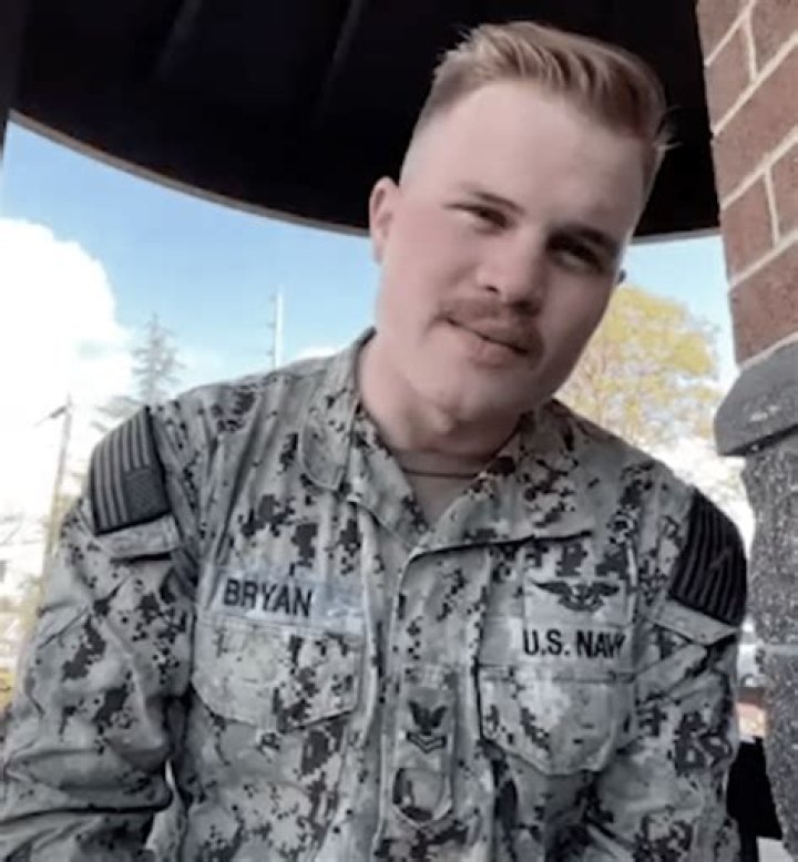 What Part of the Military Was Zach Bryan In?