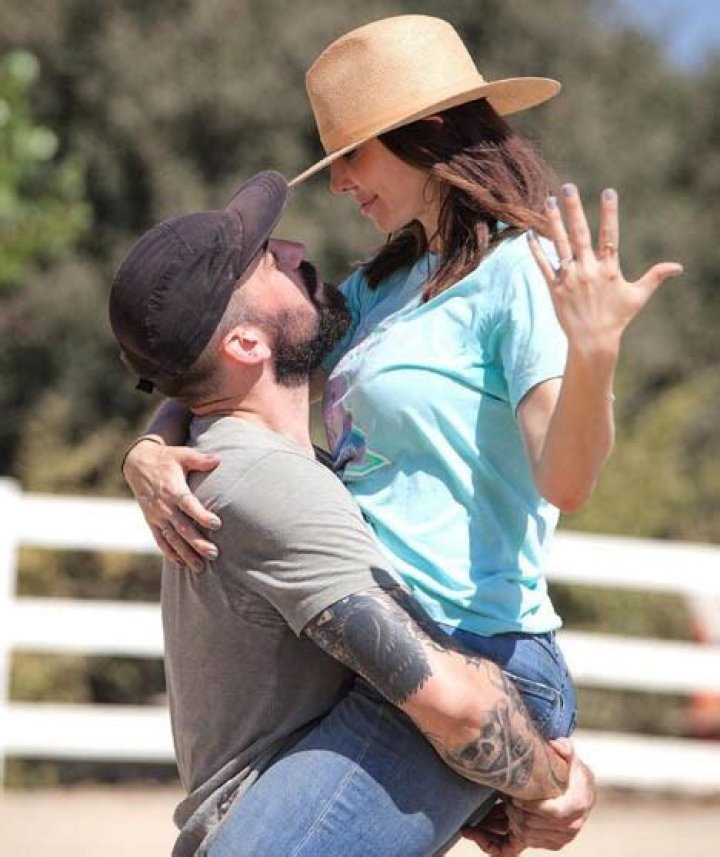 Whitney Cummings Boyfriends: A Comprehensive Look into Her Romantic Life