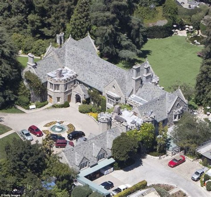 Meet the Residents: Unveiling the Inhabitants of the Playboy Mansion