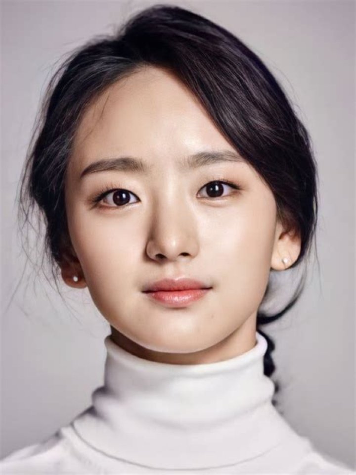 Won Jin-ah: A Rising Star in the South Korean Entertainment Industry